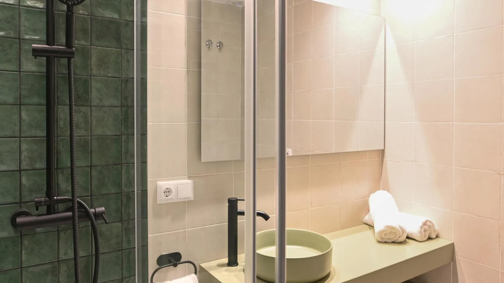 Alohamundi Curtidurias Apartment Seville Spain